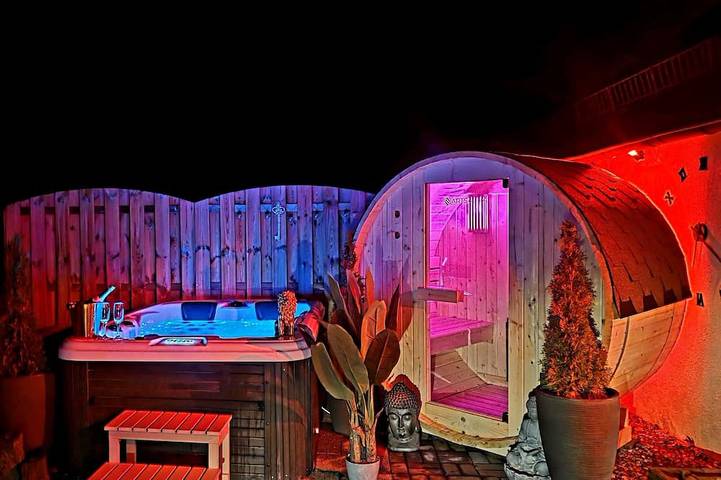 Ferienwohnung für 2 Personen, mit Whirlpool und Balkon sowie Garten und Sauna