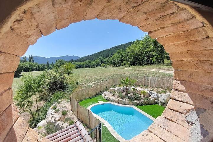 Location de vacances pour 12 personnes, avec Piscine à Dieulefit