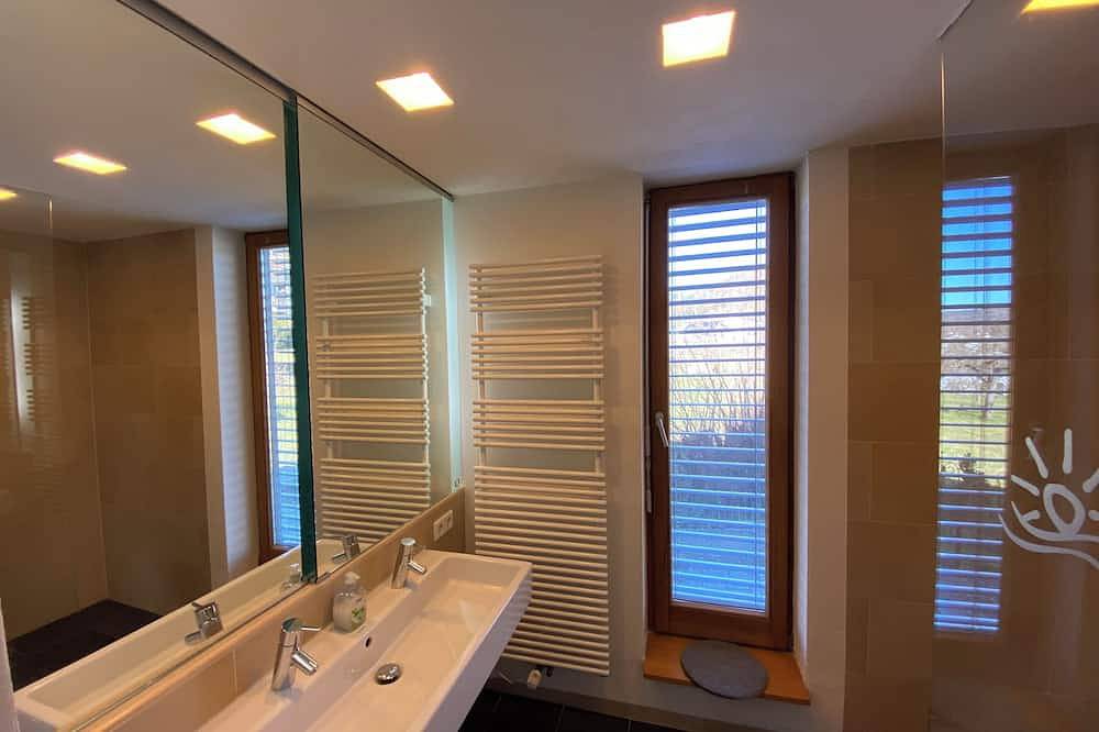 Sonnenchalet: Luxus-Chalet mit Terrasse, Kaminofen & Wlan in Bodman-Ludwigshafen in Bodman-Ludwigshafen, Landkreis Konstanz