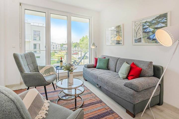Ferienwohnung für 4 Personen, mit Garten und Seeblick sowie Sauna in Zirchow