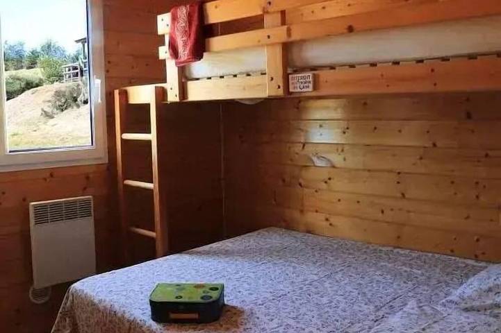 Gîte pour 5 personnes, avec piscine et terrasse à Chastanier - 2