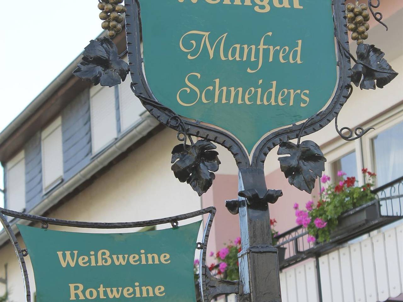Ferienweingut Manfred Schneiders - Doppelzimmer Nr. 2 in Kröv, Bernkastel-Kues & Umgebung