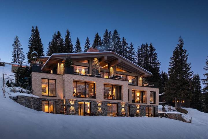 Chalet voor 14 personen, with zwembad and tuin as well as uitzicht and sauna in Lech