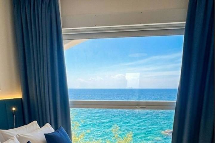 \"Sea House\" Directly On The Sea in Spiaggia di Pomonte, Elba