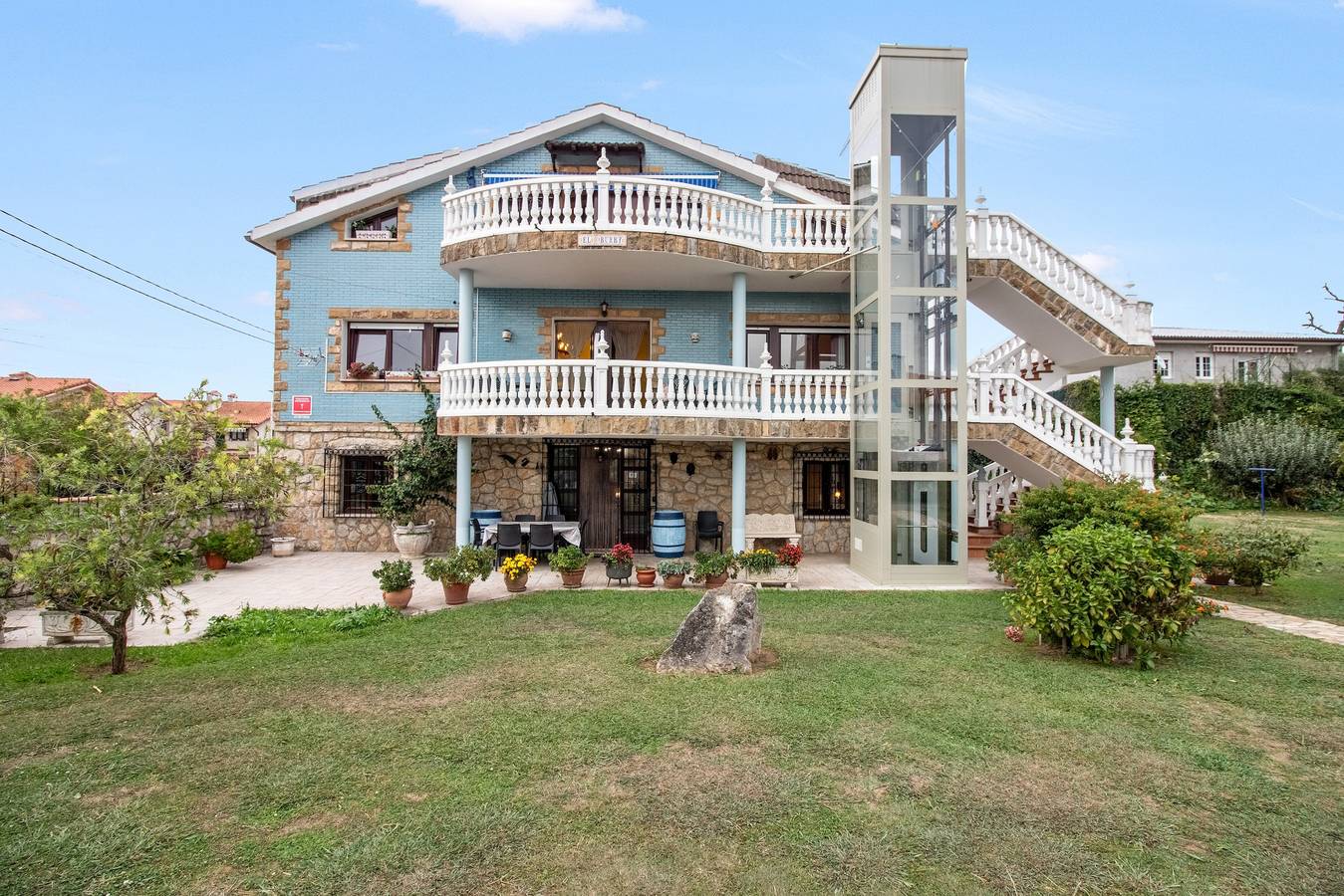 Appartement entier, Appartement 'El Burby II Surf & Family' avec terrasse, grand jardin et barbecue in Somo, Ribamontán al Mar