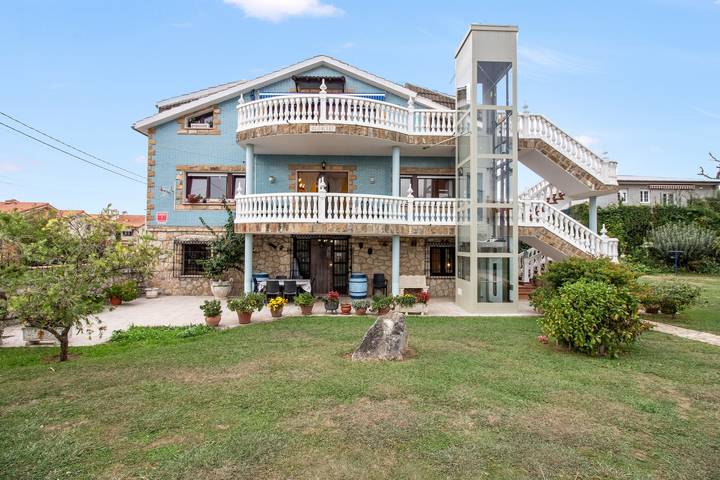 Appartement entier, Appartement 'El Burby II Surf & Family' avec terrasse, grand jardin et barbecue in Somo, Ribamontán al Mar