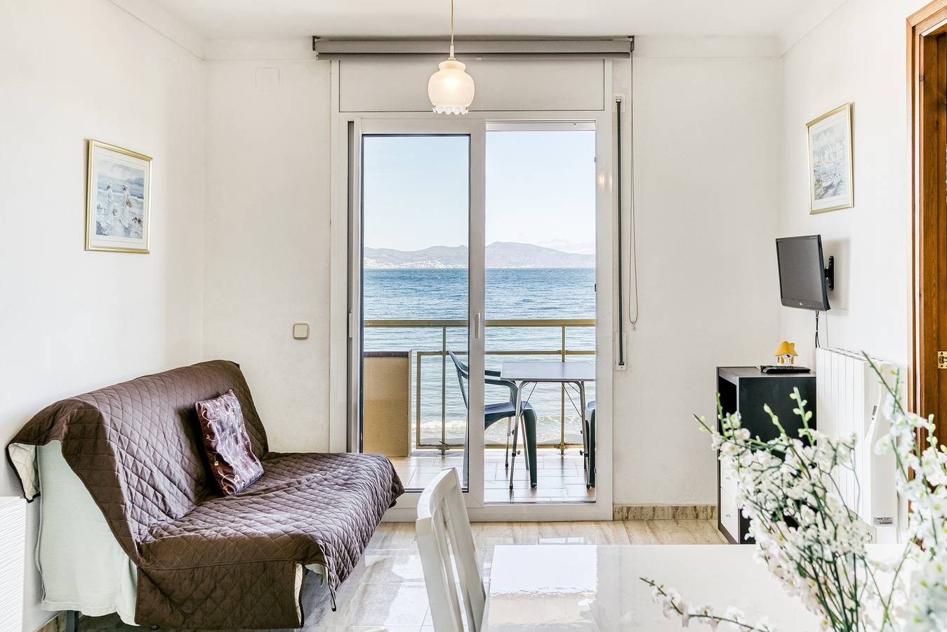 Entire apartment, Apartment 'Platja Mar 3º' with Sea View and Balcony in l'Escala, Upper Empordà