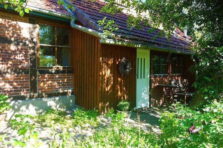 Ferienwohnung für 3 Personen, mit Terrasse und Garten sowie Sauna