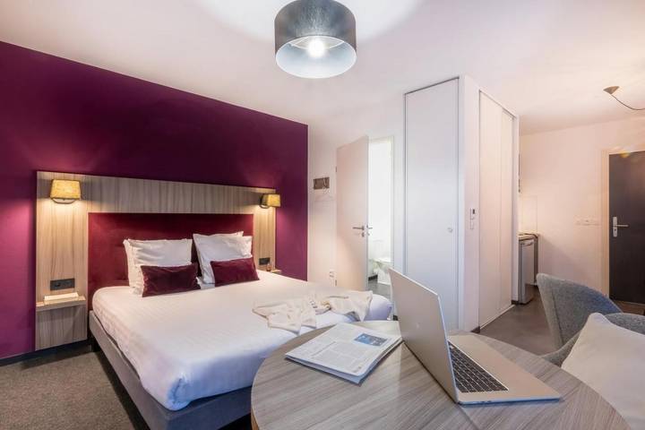 Location de vacances pour 2 personnes, avec piscine à Mérignac - 2