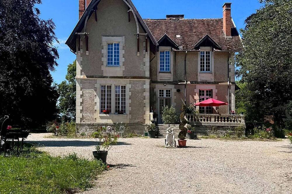 Les Chambres De Vilmorais in Arcomps, Saint-Amand-Montrond