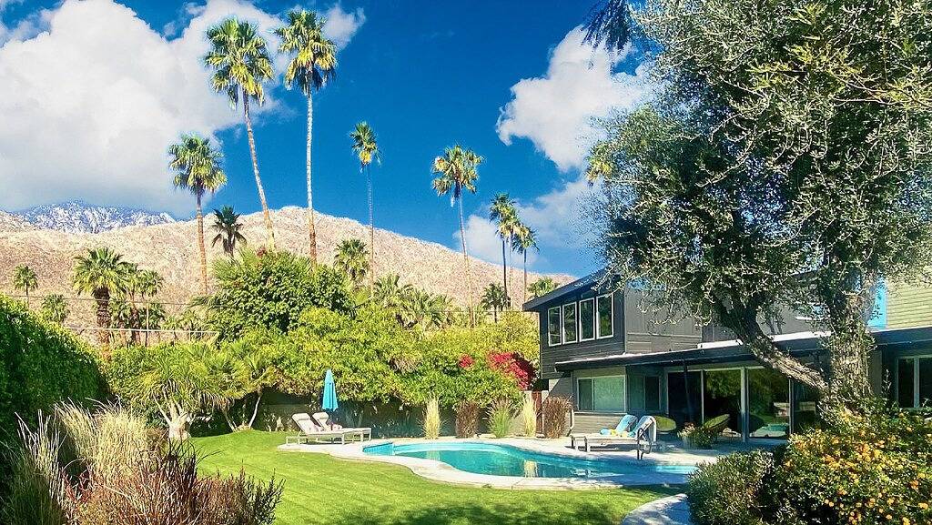 Luxury Palm Springs Oasis • Pool • Mtn Views in Palm Springs, Coachella Valley