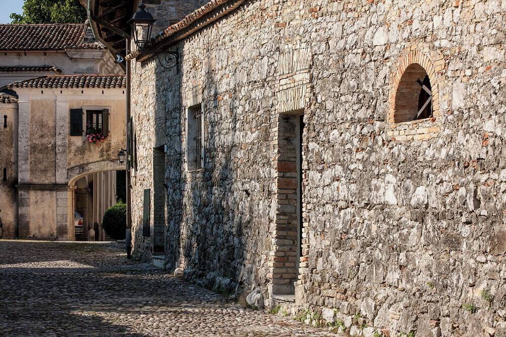 Hermosa casa de piedra con jardín, en un castillo cerca de la playa y 1 hora de Venecia - 2 in Strassoldo, Cervignano del Friuli