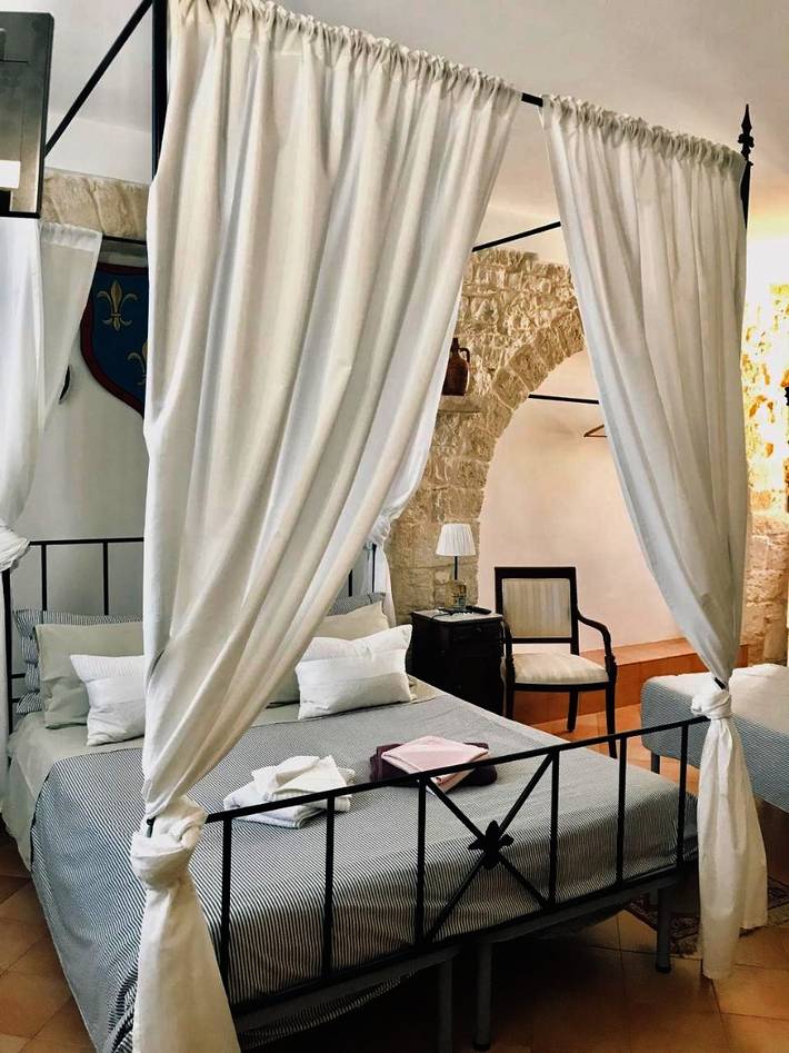 Chambre d’hôte pour 4 personnes, avec Balcon ainsi que Terrasse et Vue à Palo del Colle