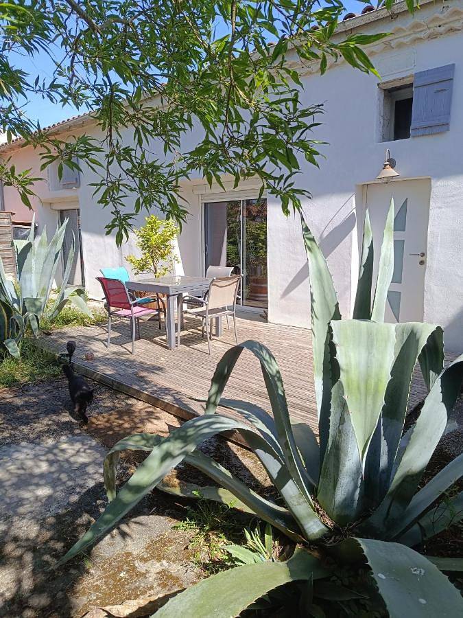 Villa voor 11 personen, with uitzicht and terras as well as zwembad in Royan
