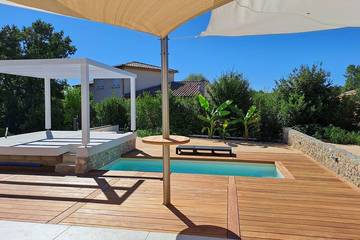 Gîte pour 6 personnes, avec terrasse et jardin à Deaux