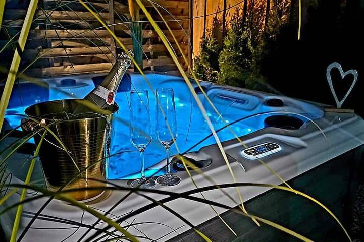 Ferienwohnung für 2 Personen, mit Whirlpool und Sauna sowie Garten und Pool - 1