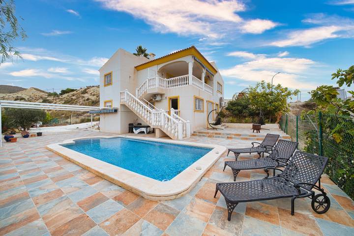 Apartment for 4 people, with Garden on the Costa Blanca