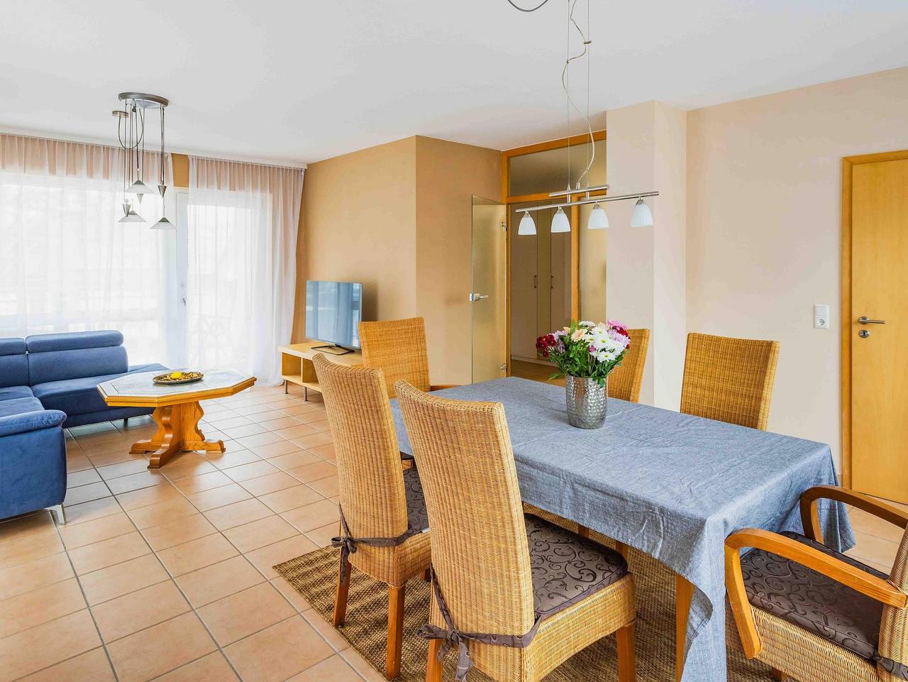 Ganze Ferienwohnung, Ferienwohnung Dominique - Ferienwohnung (110 qm) mit drei Schlafzimmern in Saulheim, Rheinhessen
