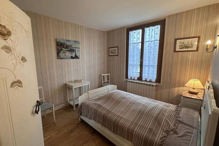 Charmantes Ferienhaus mit Gemeinschaftspool im Herzen des Dorfes in Target, Allier