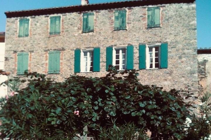 Location de vacances pour 6 personnes, avec jardin à Estoher