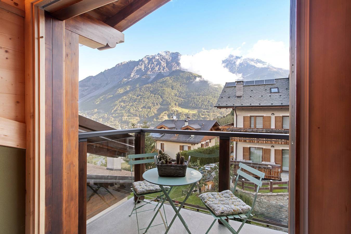 Ganze Wohnung, Ferienwohnung "Aria di Casa Reit" mit Bergblick, Gemeinschaftsgarten und Wlan in Piatta (Valdisotto), Valdisotto