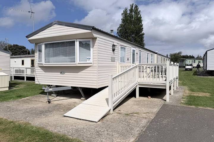 Glamping for 8 people on the Norfolk Coast