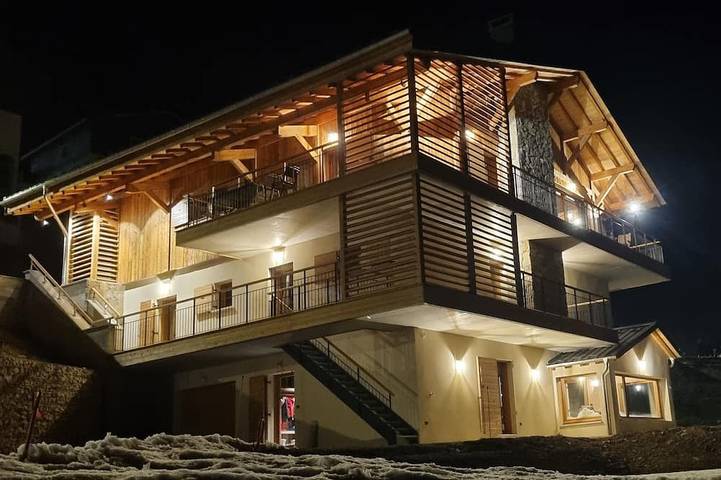 Chalet für 15 Personen, mit Sauna und Whirlpool sowie Balkon - 1