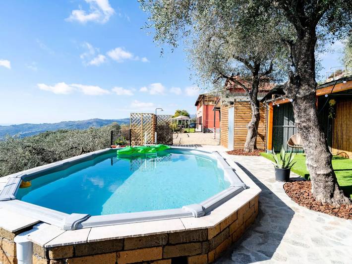 Villa pour 5 personnes, avec jardin et piscine à Imperia