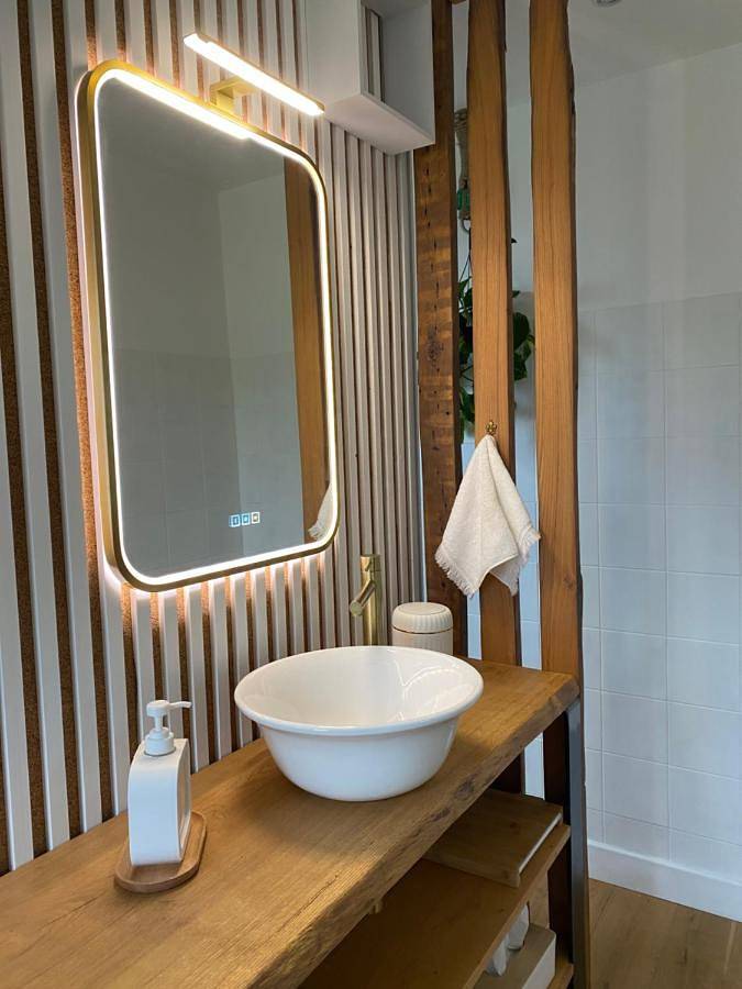 Chambre d’hôte pour 2 personnes, avec terrasse ainsi que vue et jardin à La Celle-sous-Gouzon - 4