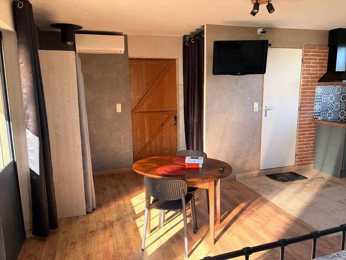 Location de vacances pour 4 personnes, avec piscine ainsi que jardin et vue à Vazerac