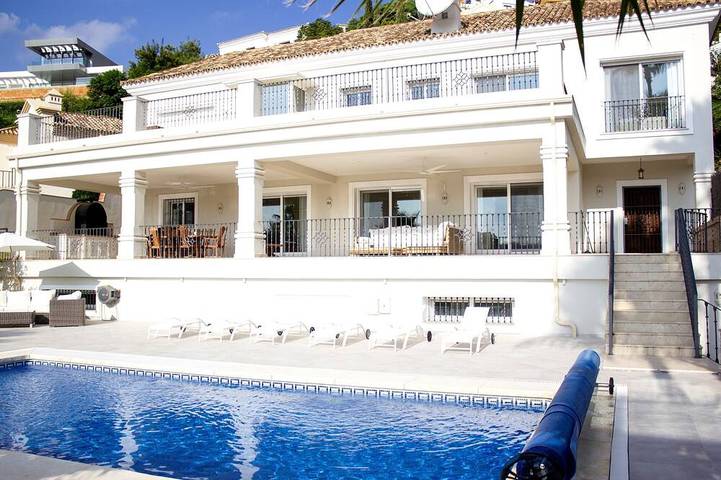 Villa for 10 people, with garden and balcony as well as hot tub - 1