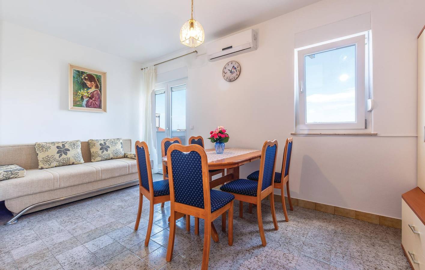 Entire holiday apartment, Cozy Apartment with Terrace, Kitchen, and Parking Near La Meridien Beach in Podstrana, Split-Dalmatia