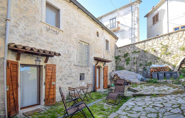 Location de vacances pour 9 personnes, avec jardin dans Molise - 2