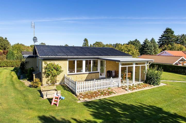 Feriehus for 4 personer, med hage og terrasse, dyr tillatt i Lolland
