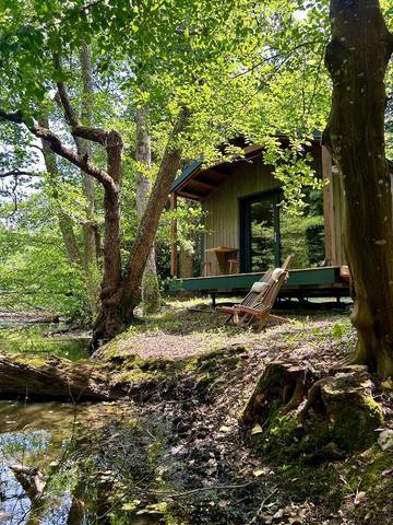 Gîte pour 2 personnes, avec vue sur le lac ainsi que vue et terrasse, animaux acceptés à La Ferté-Saint-Aubin