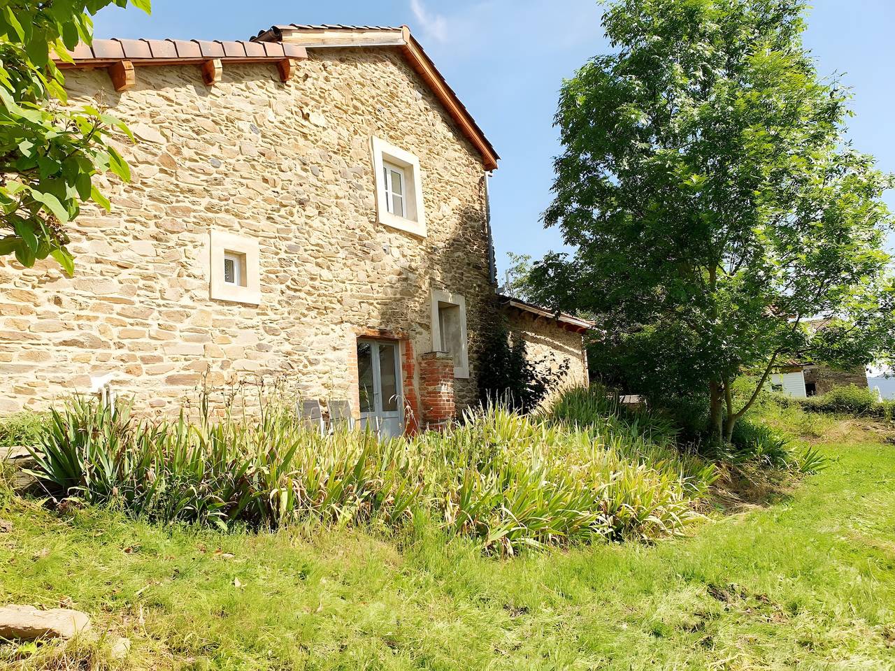 Casa de férias 'Le Poulailler' com jardim privado, cozinha de verão e vista magnífica