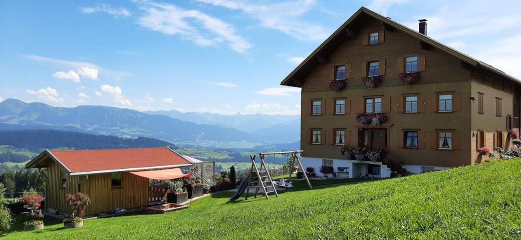 Ferienwohnung für 9 Personen, mit Garten und Ausblick