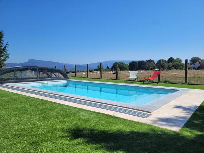 Location de vacances pour 10 personnes, avec terrasse ainsi que vue et piscine à Corbelin (Isère) - 2