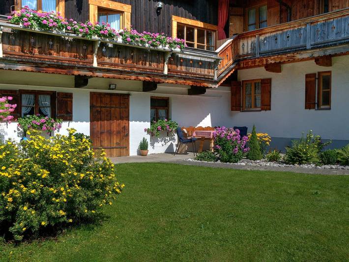 Ferienwohnung für 2 Personen, mit Balkon und Terrasse sowie Garten und Seeblick am Tegernsee - 2