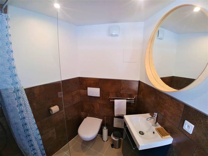 Chalet pour 2 personnes, avec vue sur le lac et terrasse dans Massif central - 4