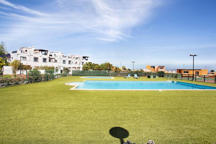 Vacation Home 'Villa Zoe' with Sea View, Shared Pool and Wi-Fi in Geafond, La Oliva
