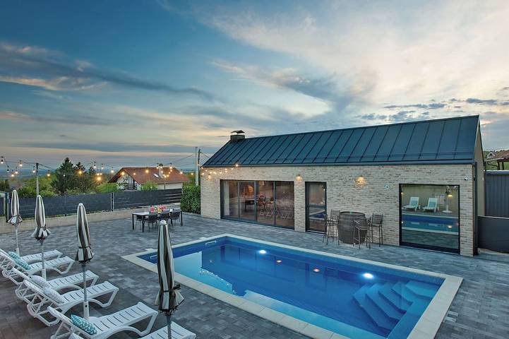 Ferienhaus für 5 Personen, mit Pool und Sauna