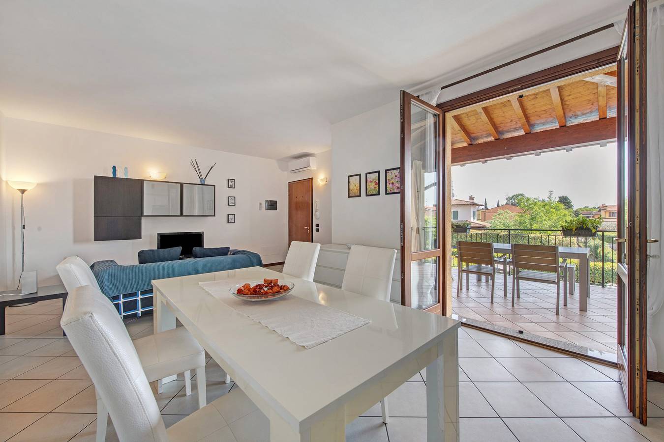 Ganze Wohnung, Ferienwohnung 'I Ciclamini 5' mit Gemeinschaftspool, Wi-Fi und Klimaanlage in Moniga del Garda, Gardasee-Berge