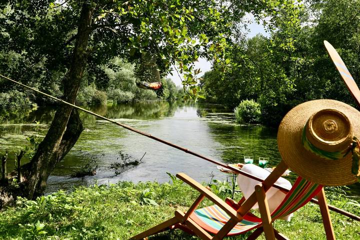 Location de vacances pour 12 personnes, avec Terrasse et Jardin à Saint-Denis-les-Ponts