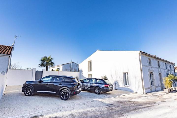 Location de vacances pour 2 personnes, avec jardin ainsi que terrasse et piscine à Mornac-sur-Seudre - 2