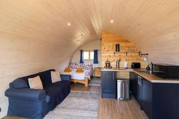 Log Cabin for 2 People in Matlock, Derbyshire, Photo 1