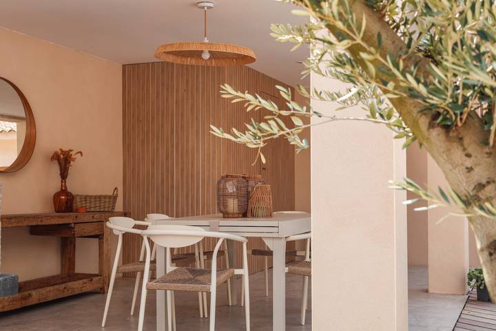 Location de vacances pour 10 personnes, avec jardin ainsi que piscine et balcon, adapté aux familles dans Sainte-Lucie de Porto-Vecchio - 2