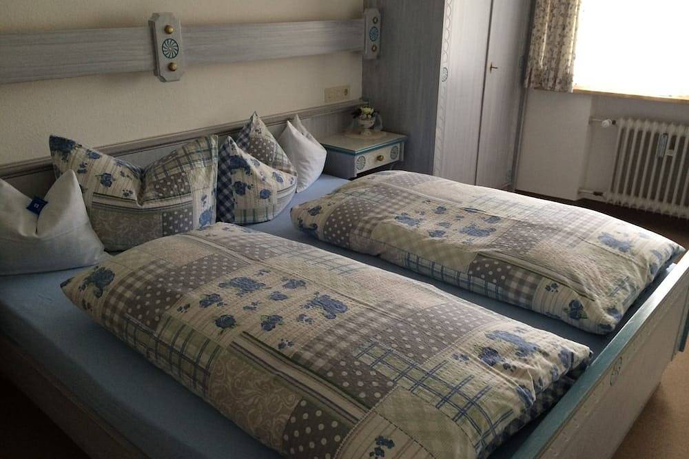 Entire apartment, Very quiet, central and sunny location with mountain views, 300 m to the center in Rottach-Egern, Bavarian Alps