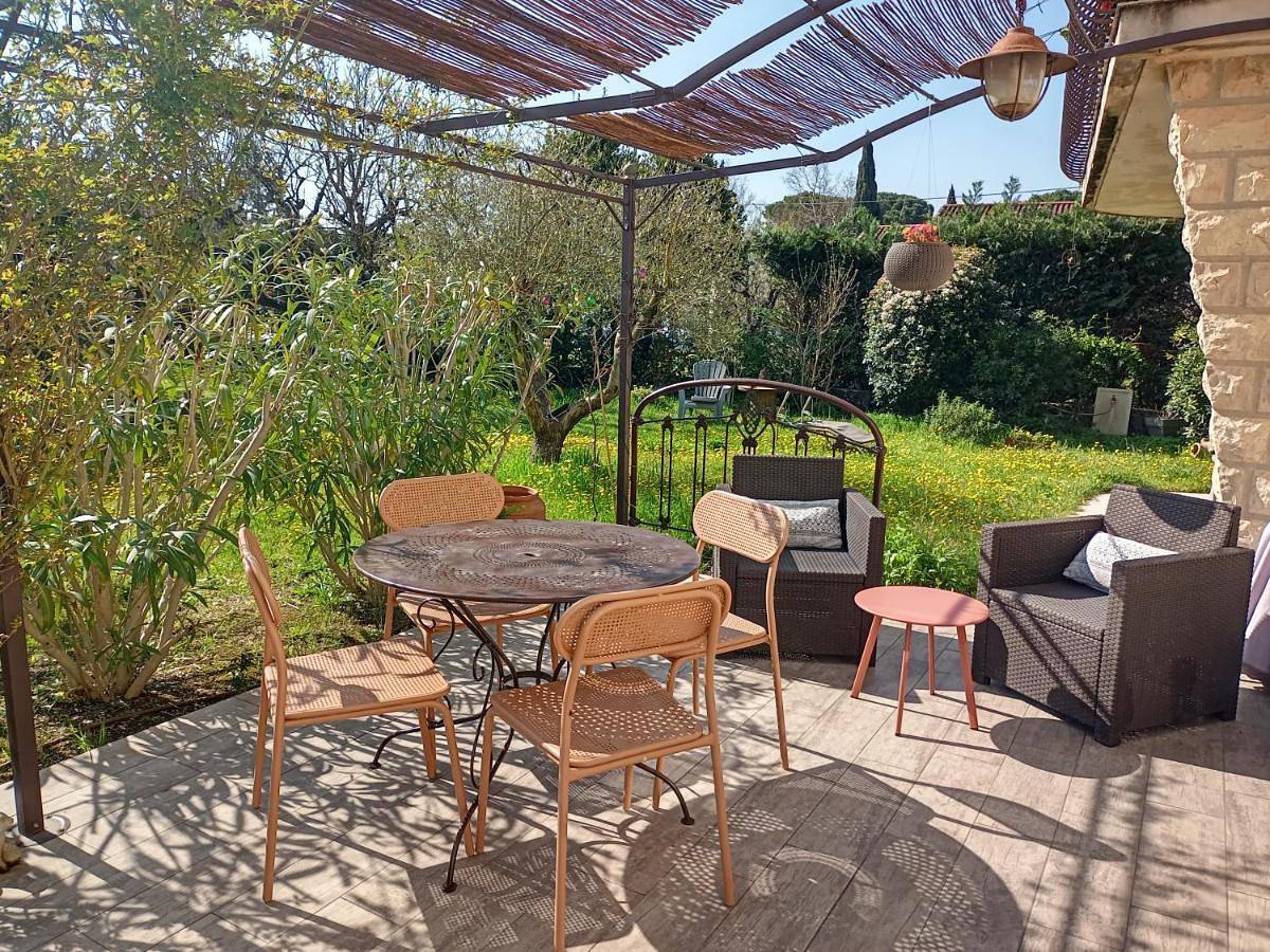 Appartement entier, One-Bedroom Apartment in Pernes-les-Fontaines, Parc naturel régional du Mont-Ventoux