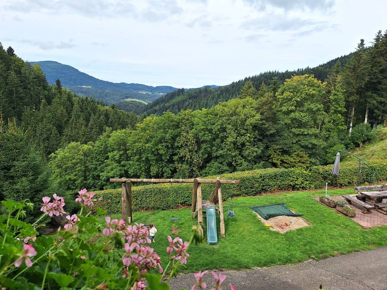 Entire apartment, Christianshof - 'Apartment' with Mountain View, Shared Garden and Wi-Fi in Oppenau, Central Black Forest